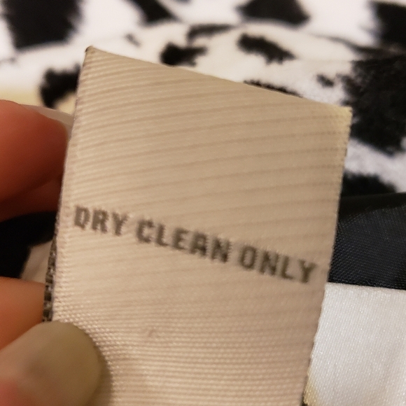 Newman Marcus Exclusive Size Small - Picture 5 of 6